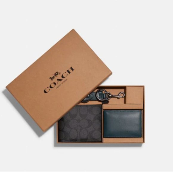 COACH 3 In 1 Wallet Gift Set - Picture 3 of 7
